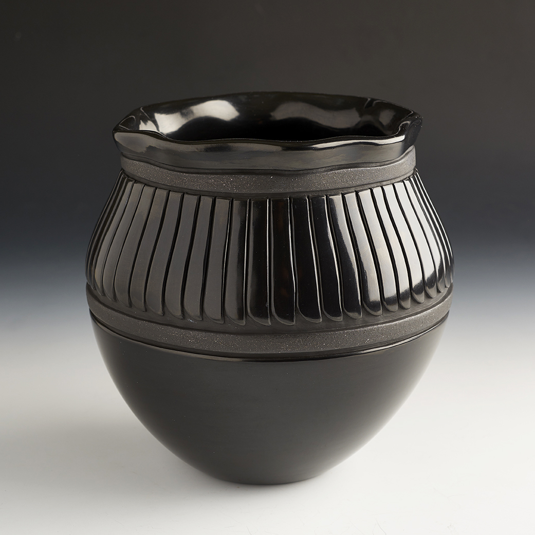 Large Black Bowl with Classic Feather Patterns (#40306)