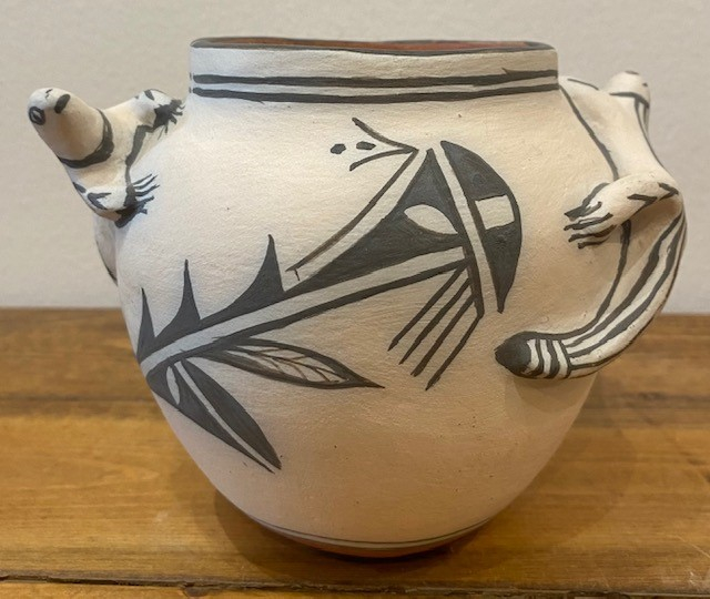 Felipa Trujillo of Cochiti Pueblo Lizard Jar